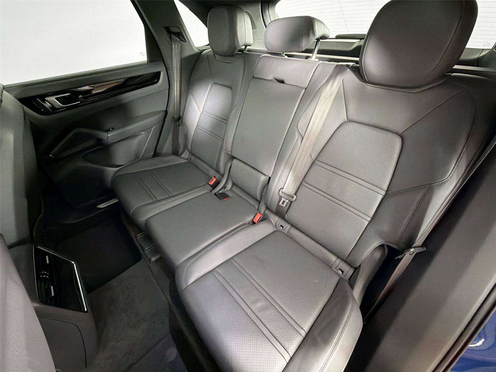Certified 2022 Porsche Cayenne E-Hybrid AWD/4WD image 26