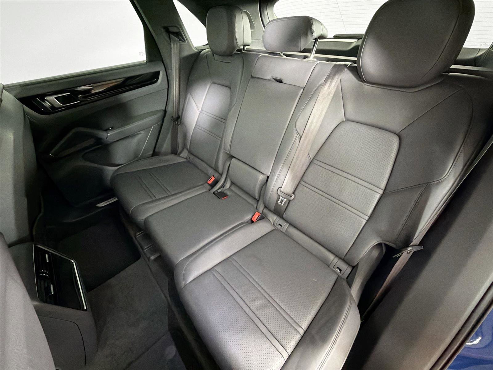 Certified 2022 Porsche Cayenne E-Hybrid AWD/4WD image 26