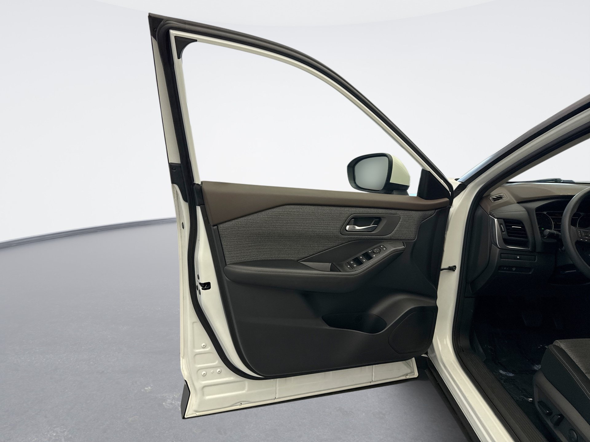 Used 2023 Nissan Rogue SV AWD/4WD image 9