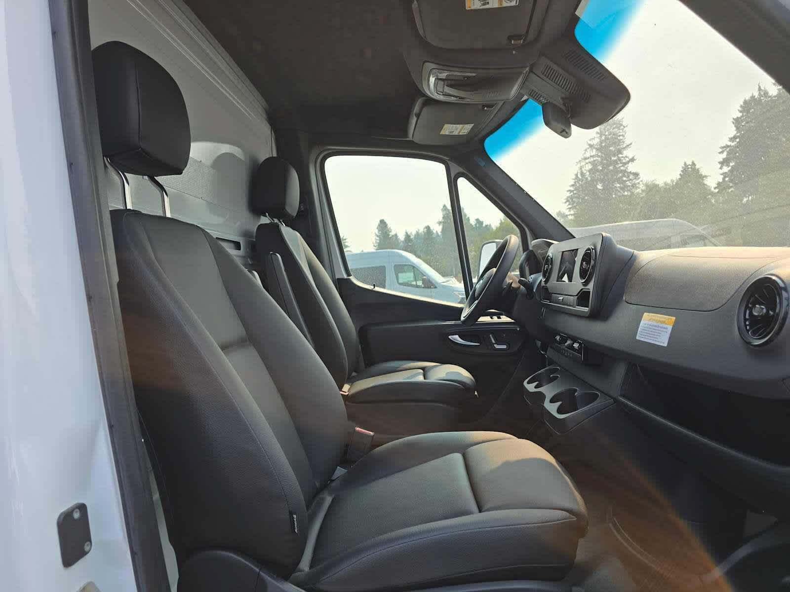 Used 2024 Mercedes-Benz Sprinter 3500 image 7