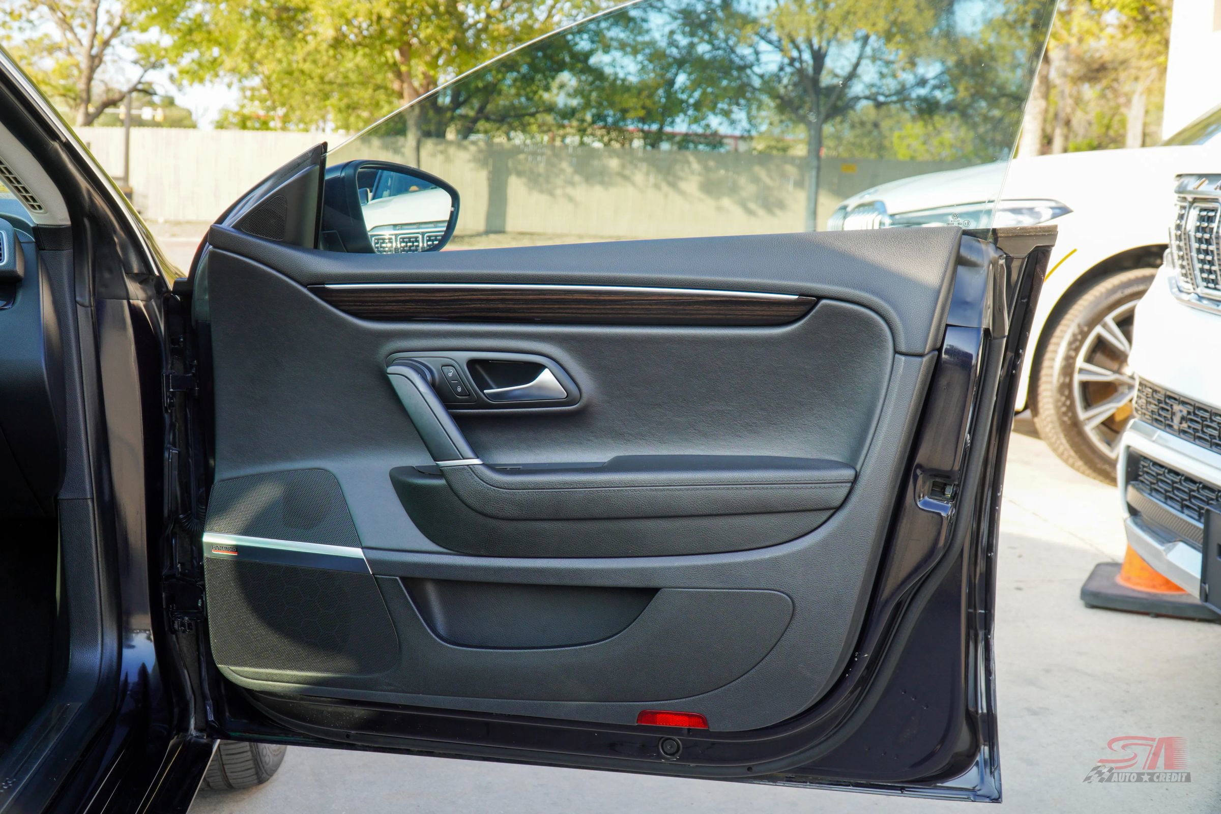 Used 2013 Volkswagen CC Executive image 18