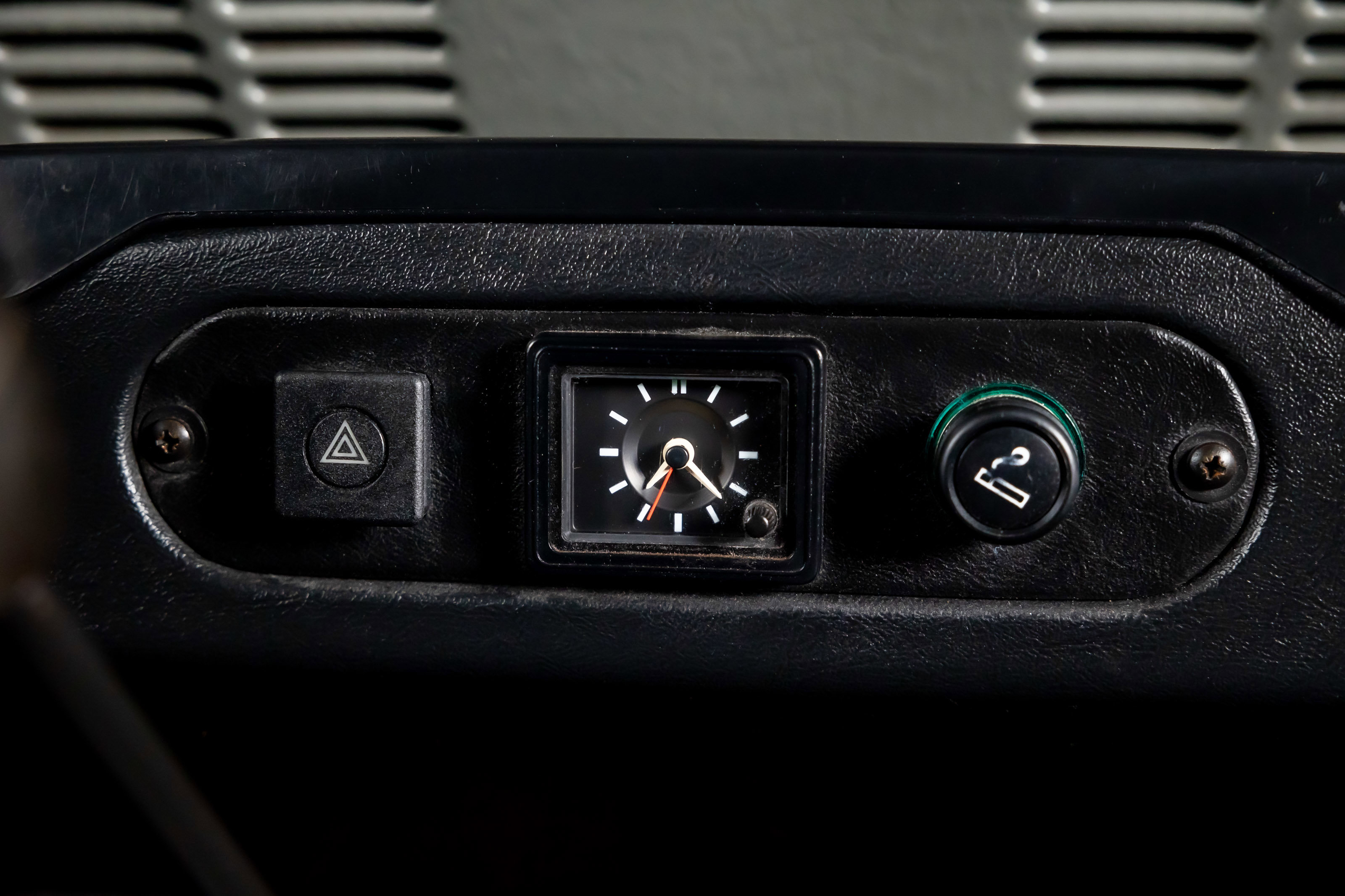 Used 1994 Land Rover Defender 90 AWD/4WD image 30