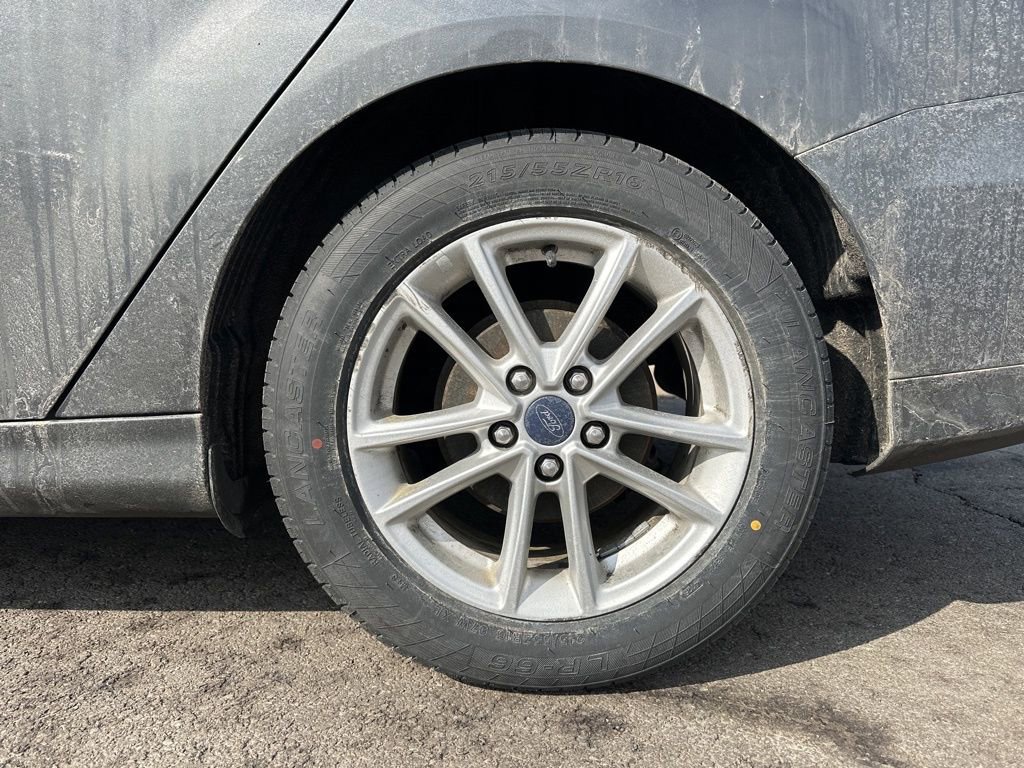 Used 2016 Ford Focus SE w/ Reverse Sensing Package image 5