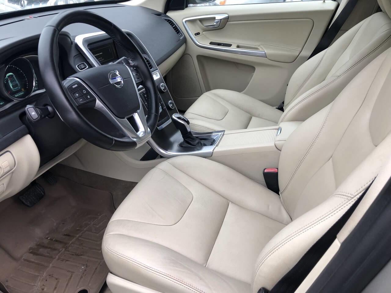 Used 2015 Volvo XC60 T6 image 9