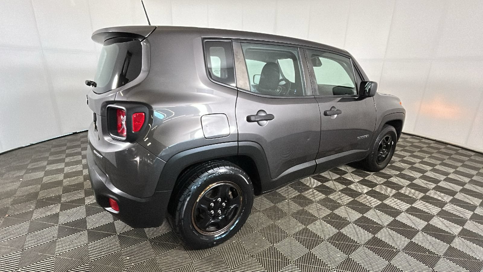 Used 2021 Jeep Renegade Sport FWD image 3