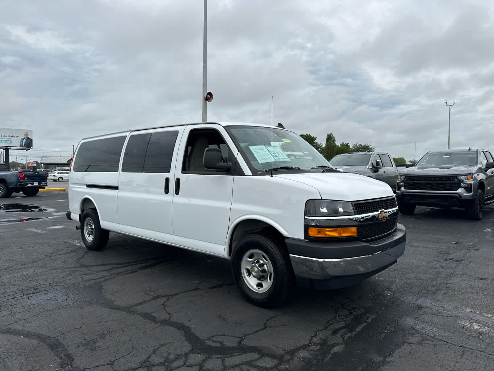 Certified 2025 Chevrolet Express 3500 LT w/ LT Preferred Equipment Group RWD image 7