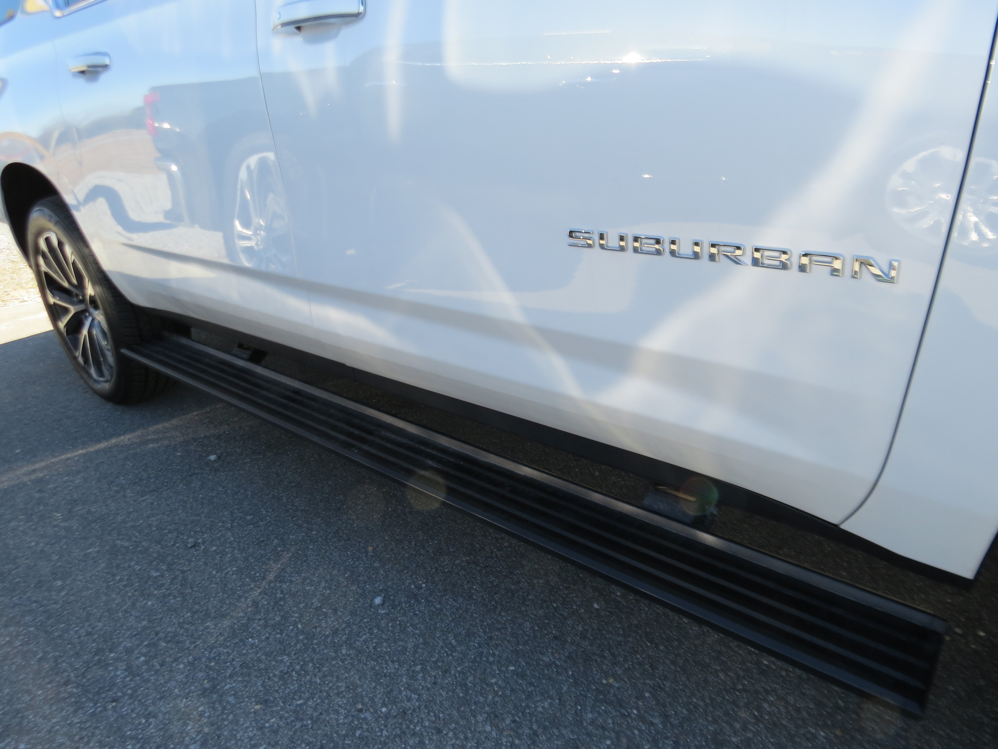 Used 2025 Chevrolet Suburban High Country AWD/4WD image 12