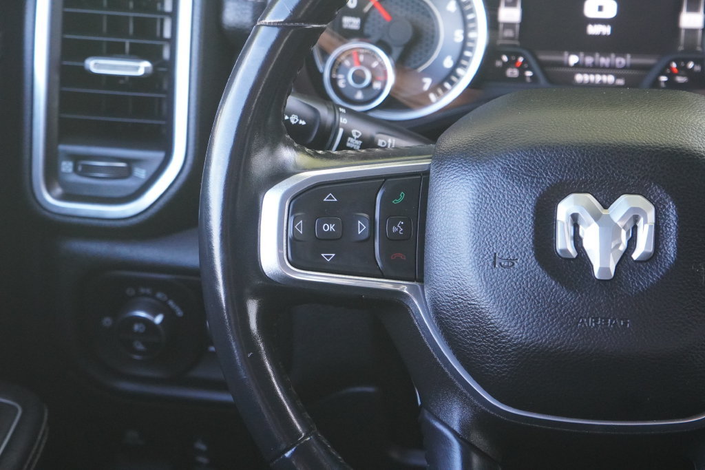 Used 2023 RAM 1500 Laramie AWD/4WD image 17