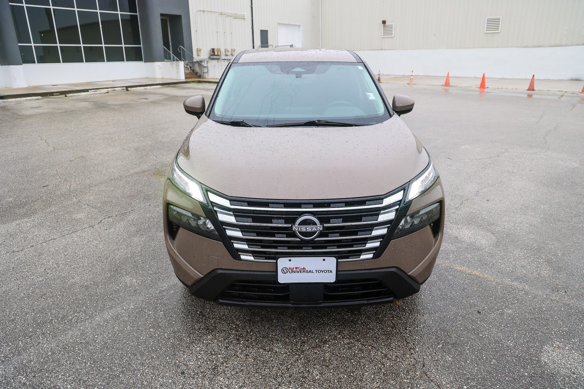 Used 2025 Nissan Rogue SV FWD image 4