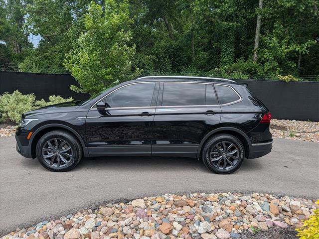 Used 2023 Volkswagen Tiguan SE FWD image 2