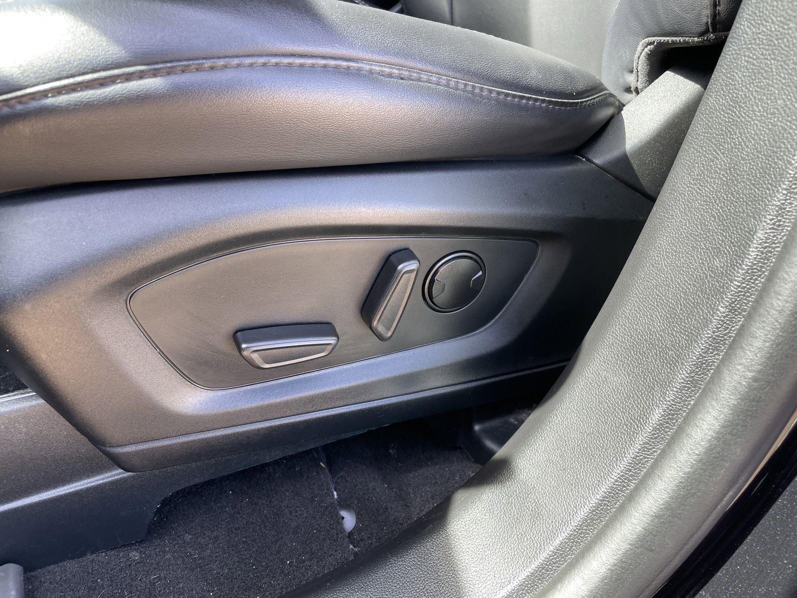 Used 2023 Ford Explorer XLT w/ Equipment Group 202A image 11