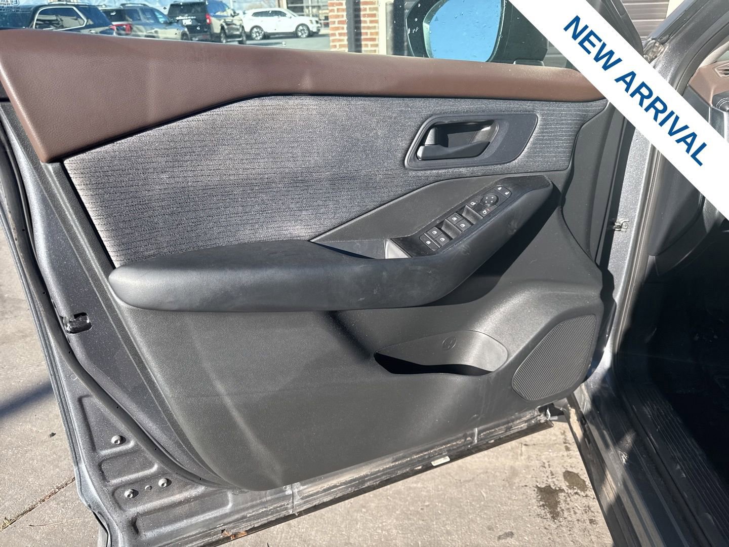 Used 2023 Nissan Rogue S image 17