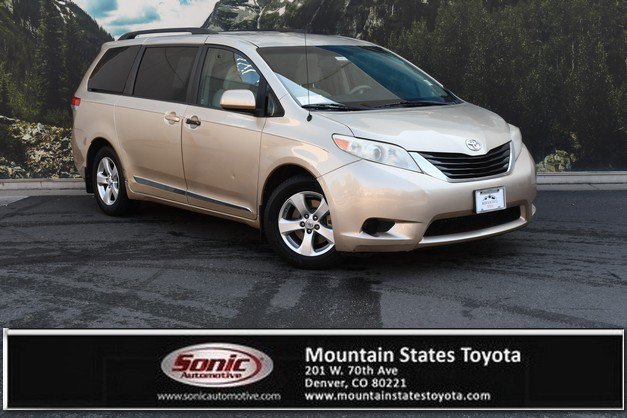 Used 2014 Toyota Sienna LE FWD image 1