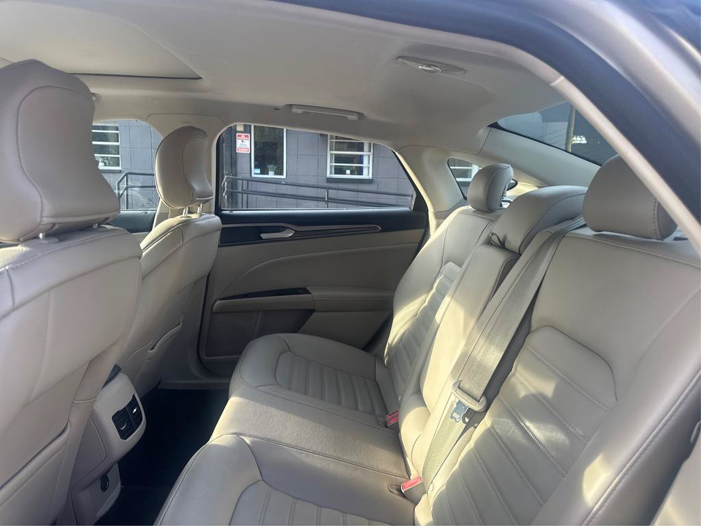 Used 2017 Ford Fusion SE w/ Fusion SE Technology Package FWD image 10