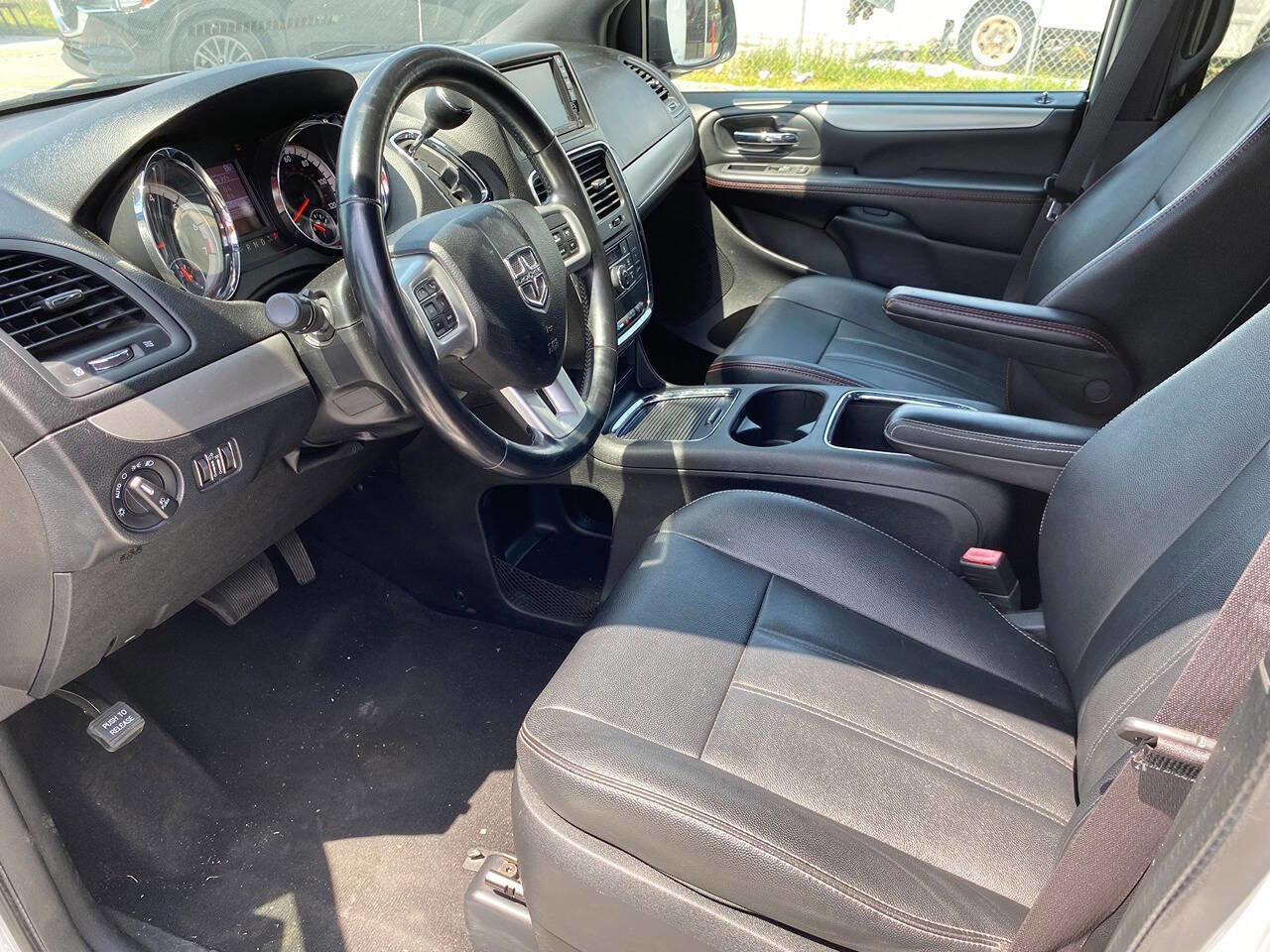 Used 2019 Dodge Grand Caravan GT image 16