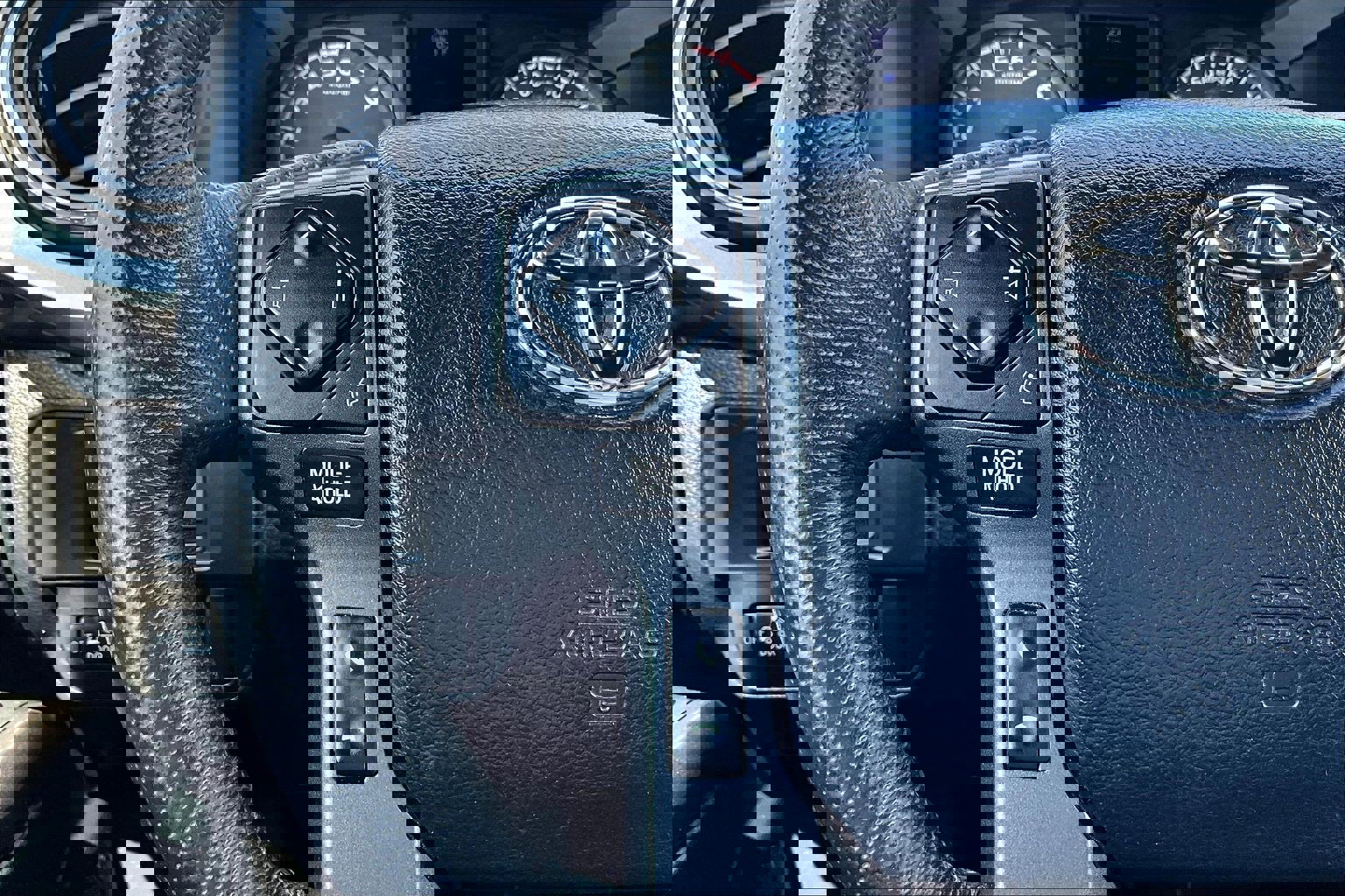 Used 2016 Toyota Tacoma TRD Sport w/ Towing Package image 19