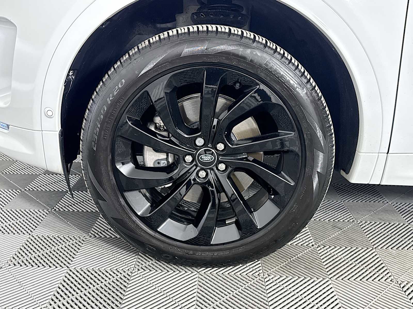 Used 2025 Land Rover Discovery Sport S image 29