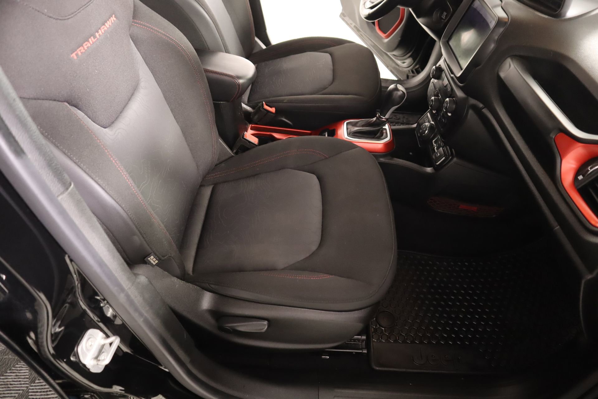 Used 2018 Jeep Renegade Trailhawk w/ UConnect 8.4 Nav Group image 13