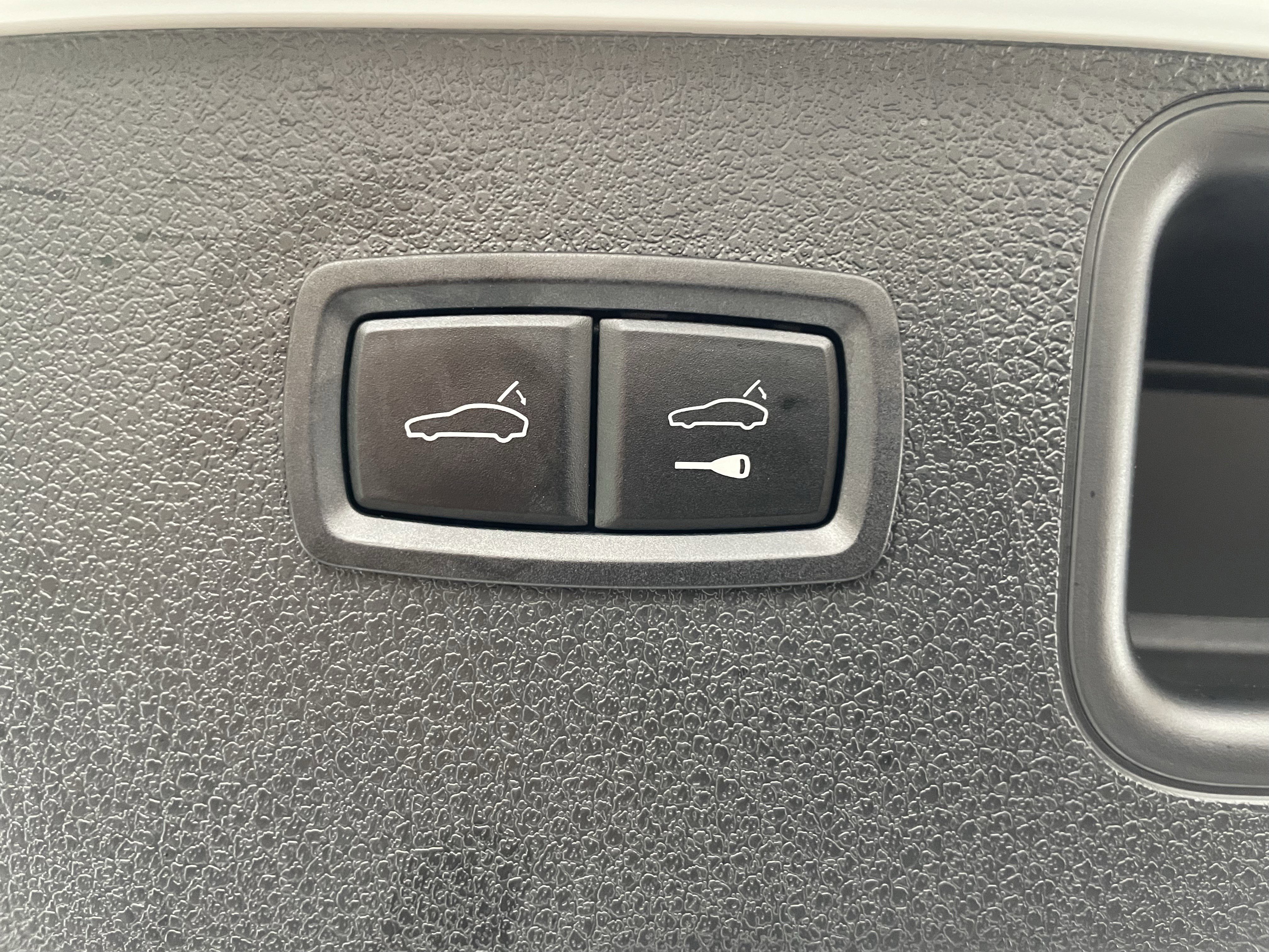 Used 2022 Porsche Macan image 37