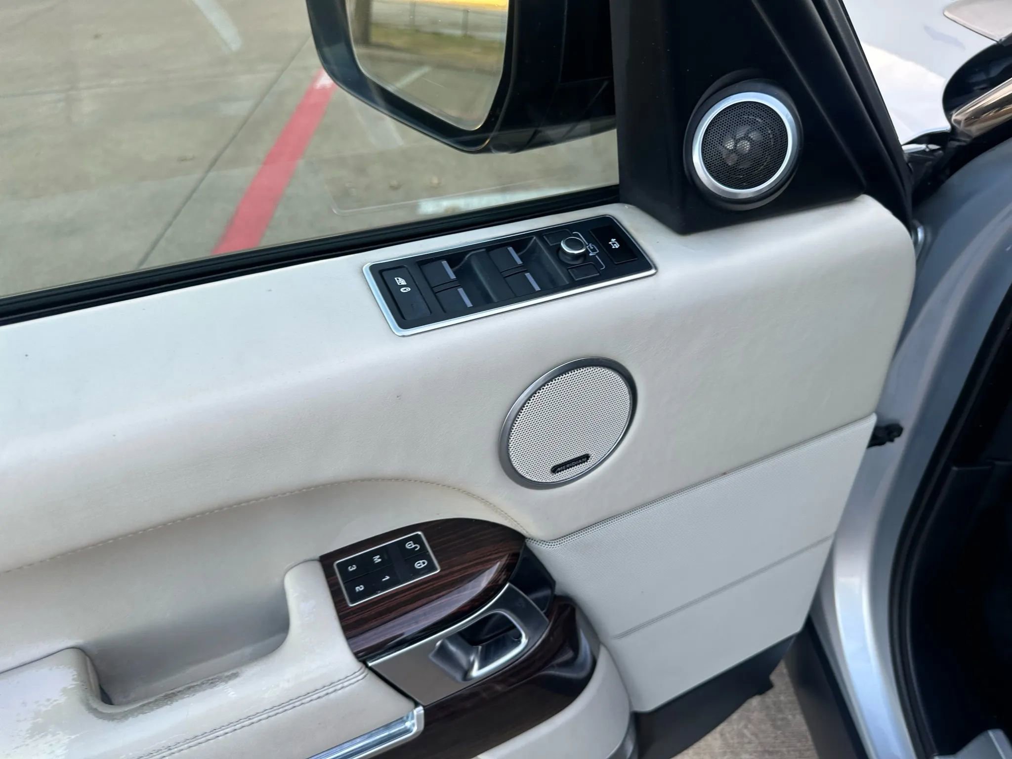 Used 2014 Land Rover Range Rover Long Wheelbase Autobiography image 34