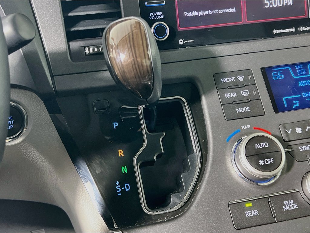 Used 2019 Toyota Sienna XLE FWD image 16
