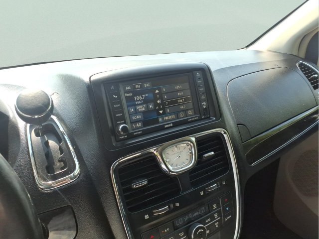 Used 2013 Chrysler Town & Country Touring-L w/ Driver Convenience Group FWD image 25