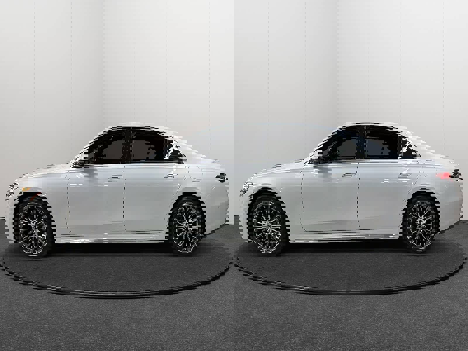 New 2025 Mercedes-Benz S 580e 4MATIC Sedan image 3