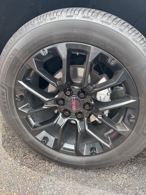 Used 2022 GMC Yukon SLE w/ Gmc Pro Safety Plus Package AWD/4WD image 11