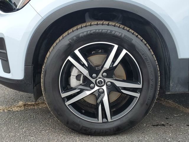 Used 2025 Volvo XC40 B5 Core image 32