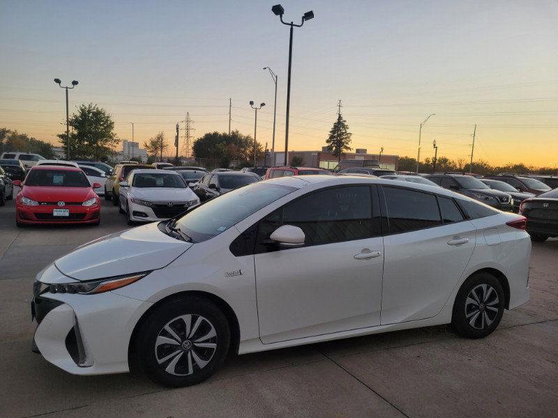 Used 2019 Toyota Prius Prime Plus FWD image 4
