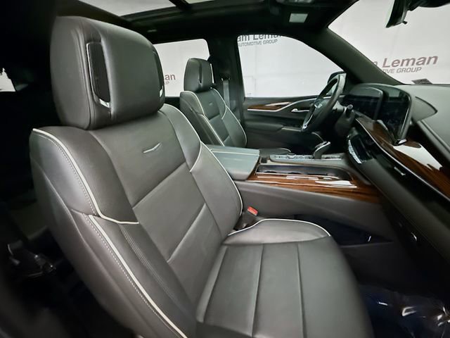 Used 2022 Cadillac Escalade Premium Luxury AWD/4WD image 32