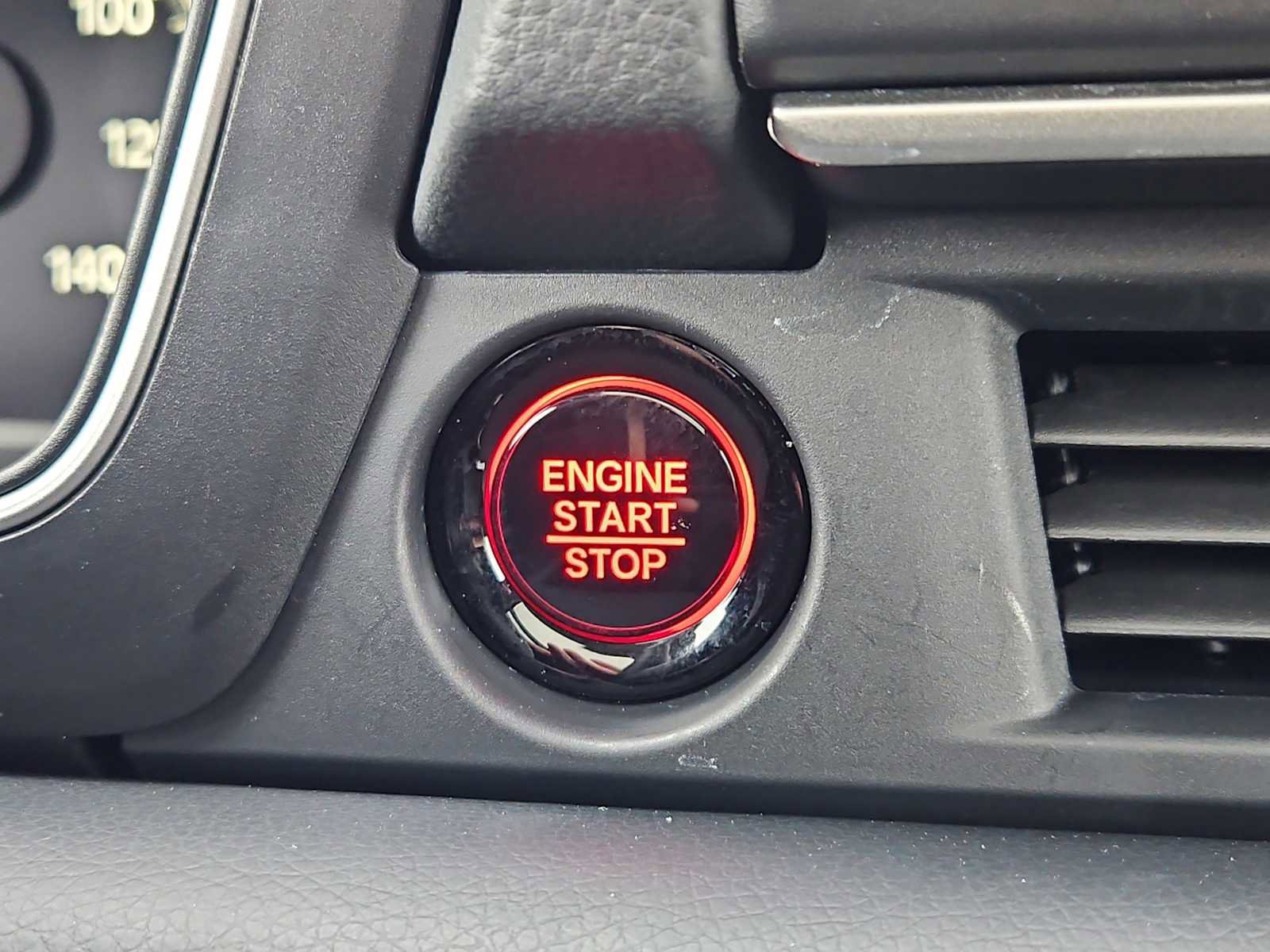 Certified 2025 Honda Pilot Touring image 20