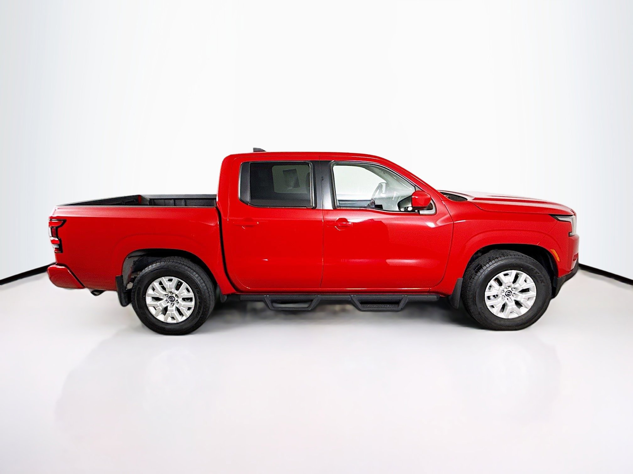Used 2022 Nissan Frontier SV image 2