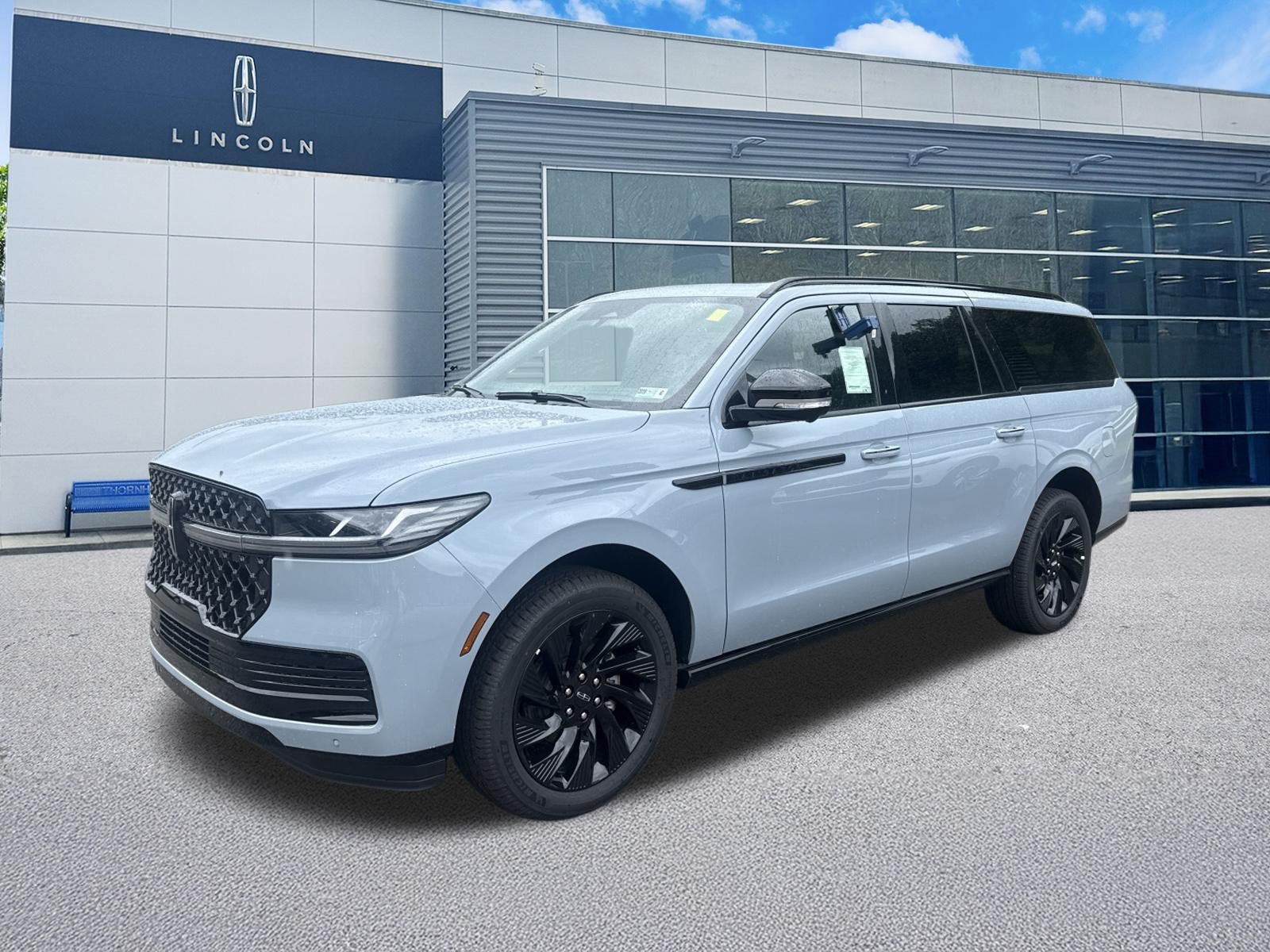 New 2027 Lincoln Navigator L Reserve w/ Jet Appearance Package AWD/4WD image 3
