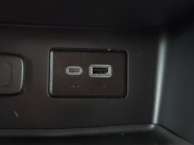 Used 2022 GMC Acadia SLE image 31