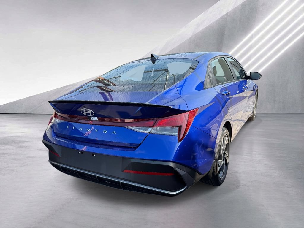 Certified 2025 Hyundai Elantra Sport FWD image 7