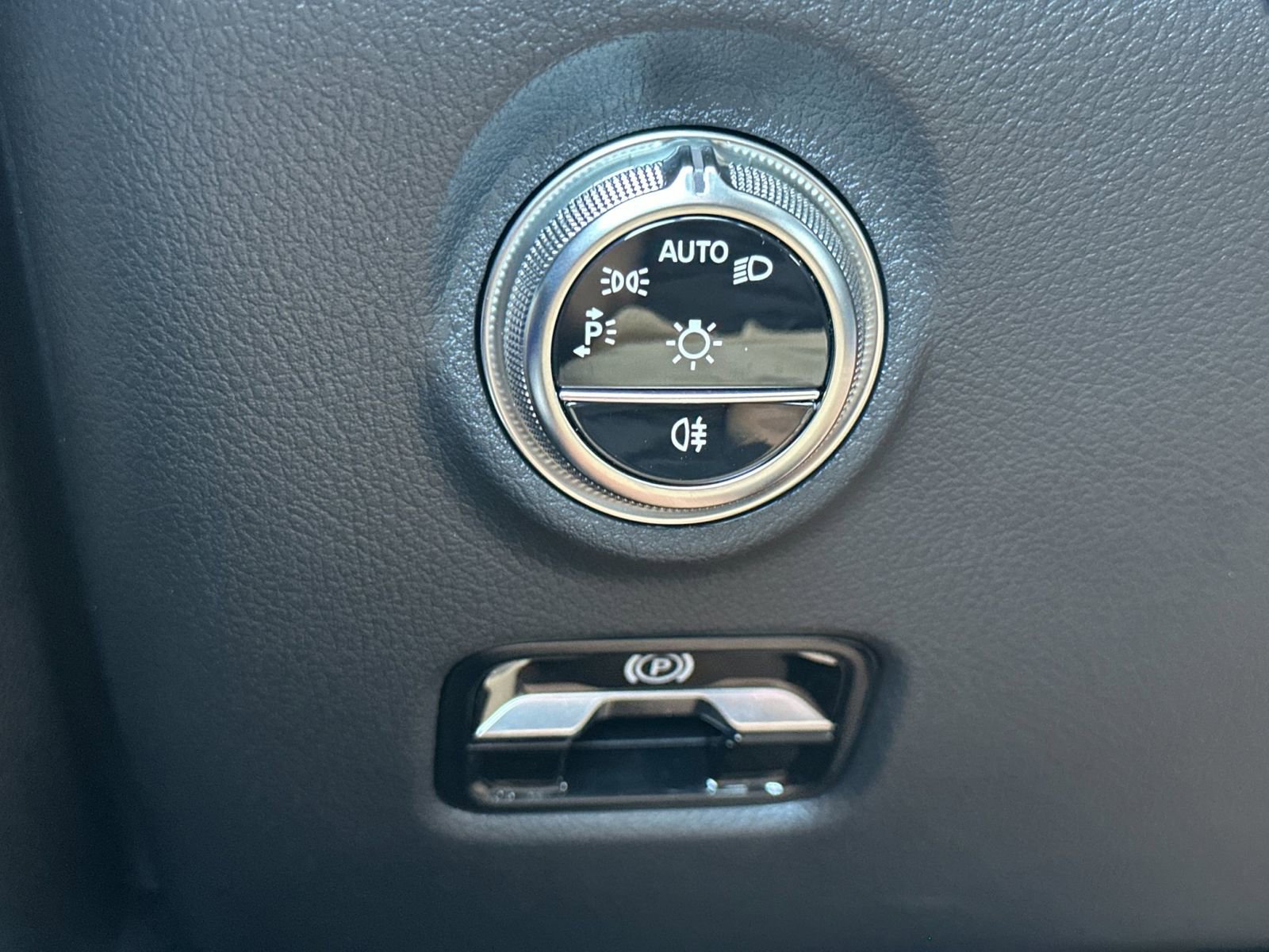 New 2025 Mercedes-Benz C 300 4MATIC Sedan image 31