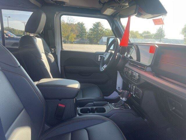 New 2025 Jeep Wrangler Sahara image 13