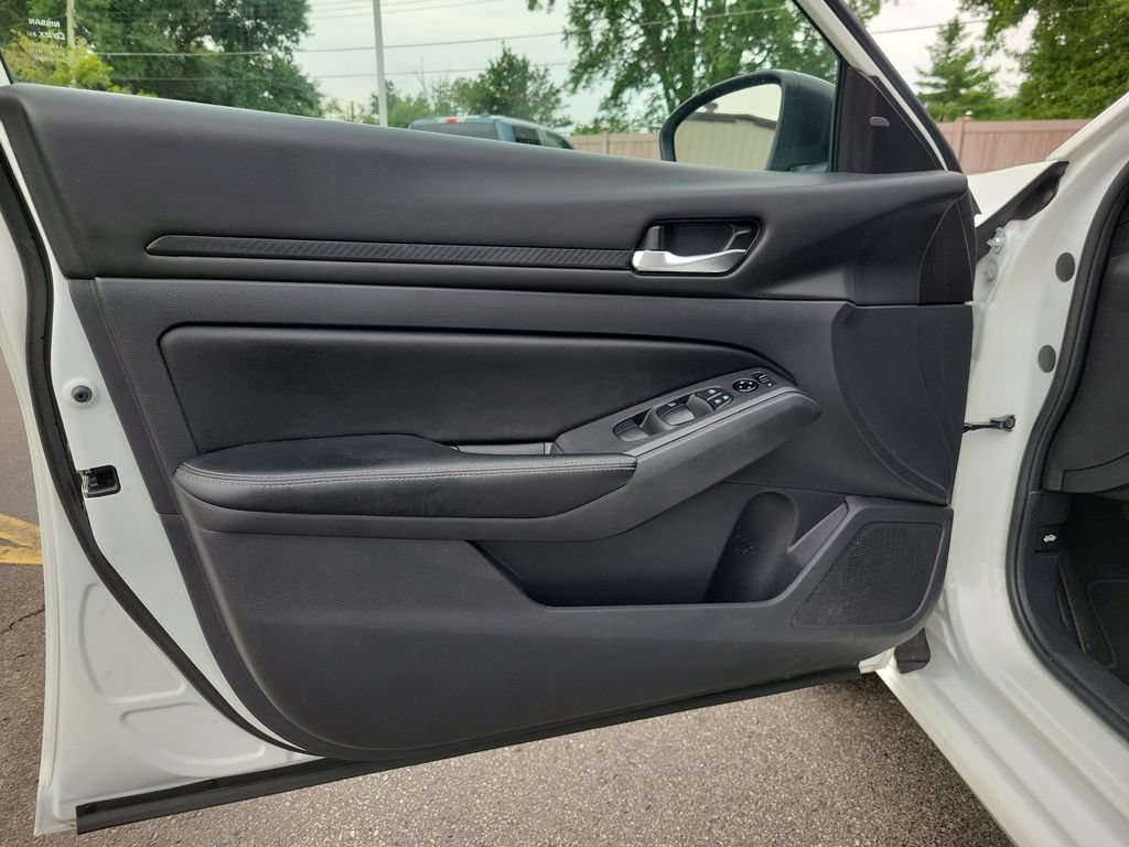 Used 2025 Nissan Altima 2.5 SV FWD image 21