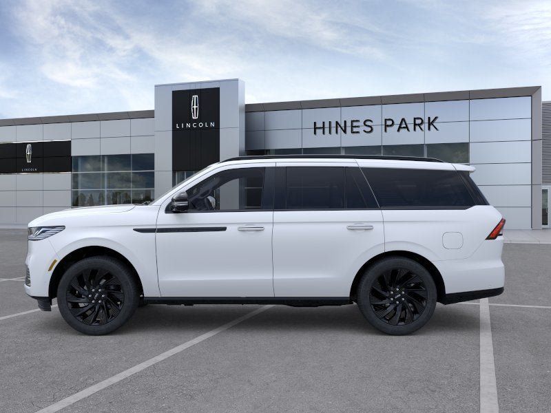 New 2026 Lincoln Navigator Reserve w/ Jet Appearance Package AWD/4WD image 3