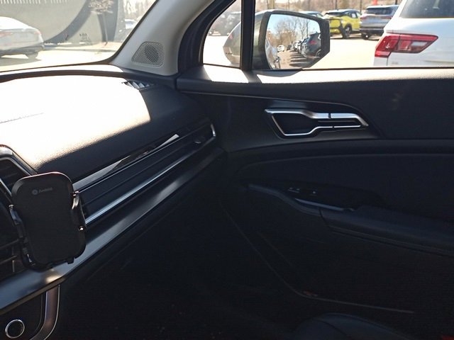 Used 2025 Kia Sportage EX image 16