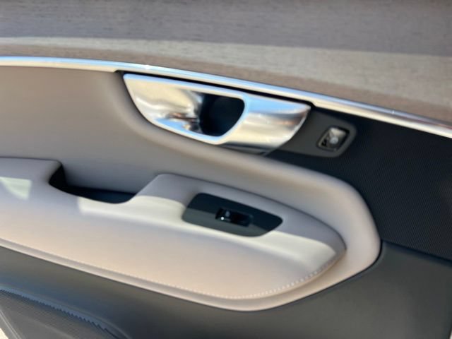 New 2026 Volvo XC90 T8 Plus w/ Protection Package Premier AWD/4WD image 28