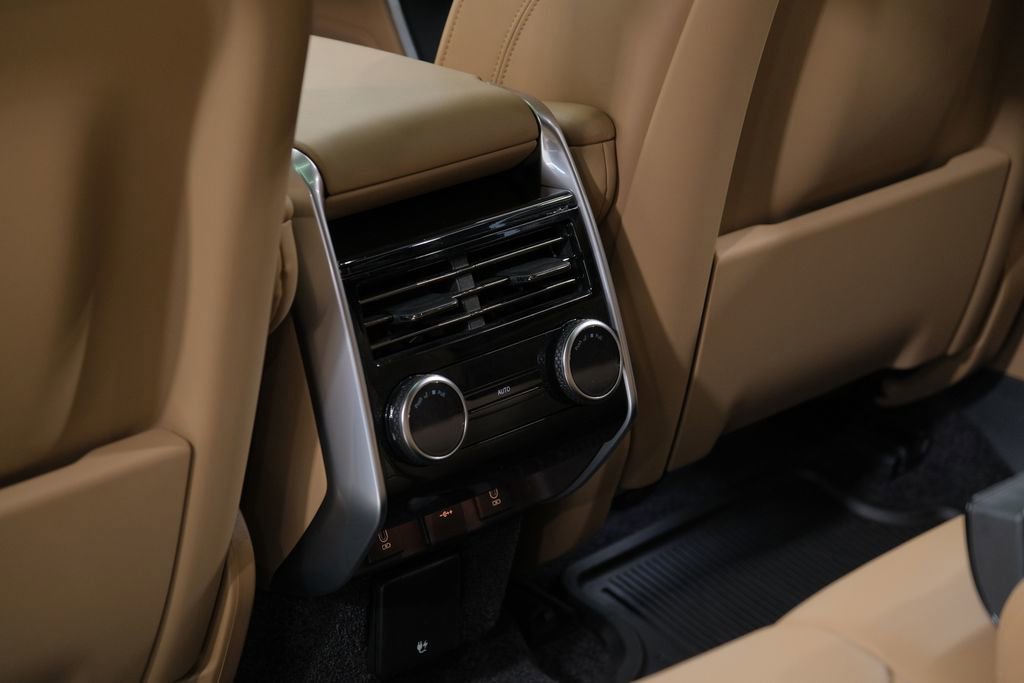 Used 2026 Land Rover Range Rover Long Wheelbase SE image 40