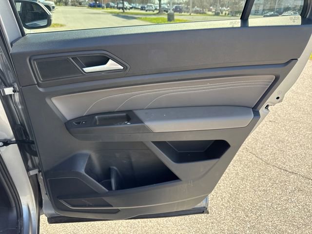 Used 2022 Volkswagen Atlas Cross Sport SEL R-Line AWD/4WD image 13