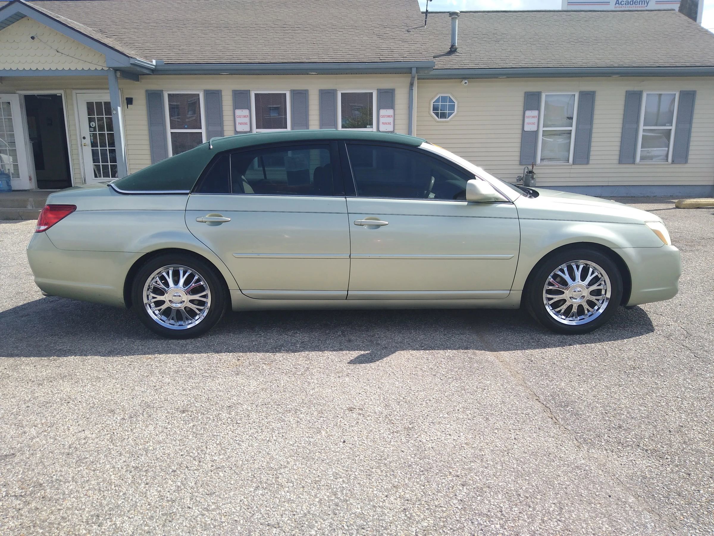 Used 2007 Toyota Avalon XLS image 5