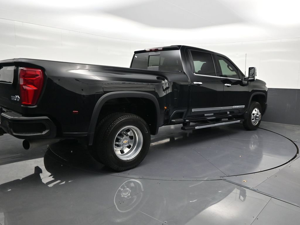 Used 2026 Chevrolet Silverado 3500 High Country w/ High Country Premium Package AWD/4WD image 5