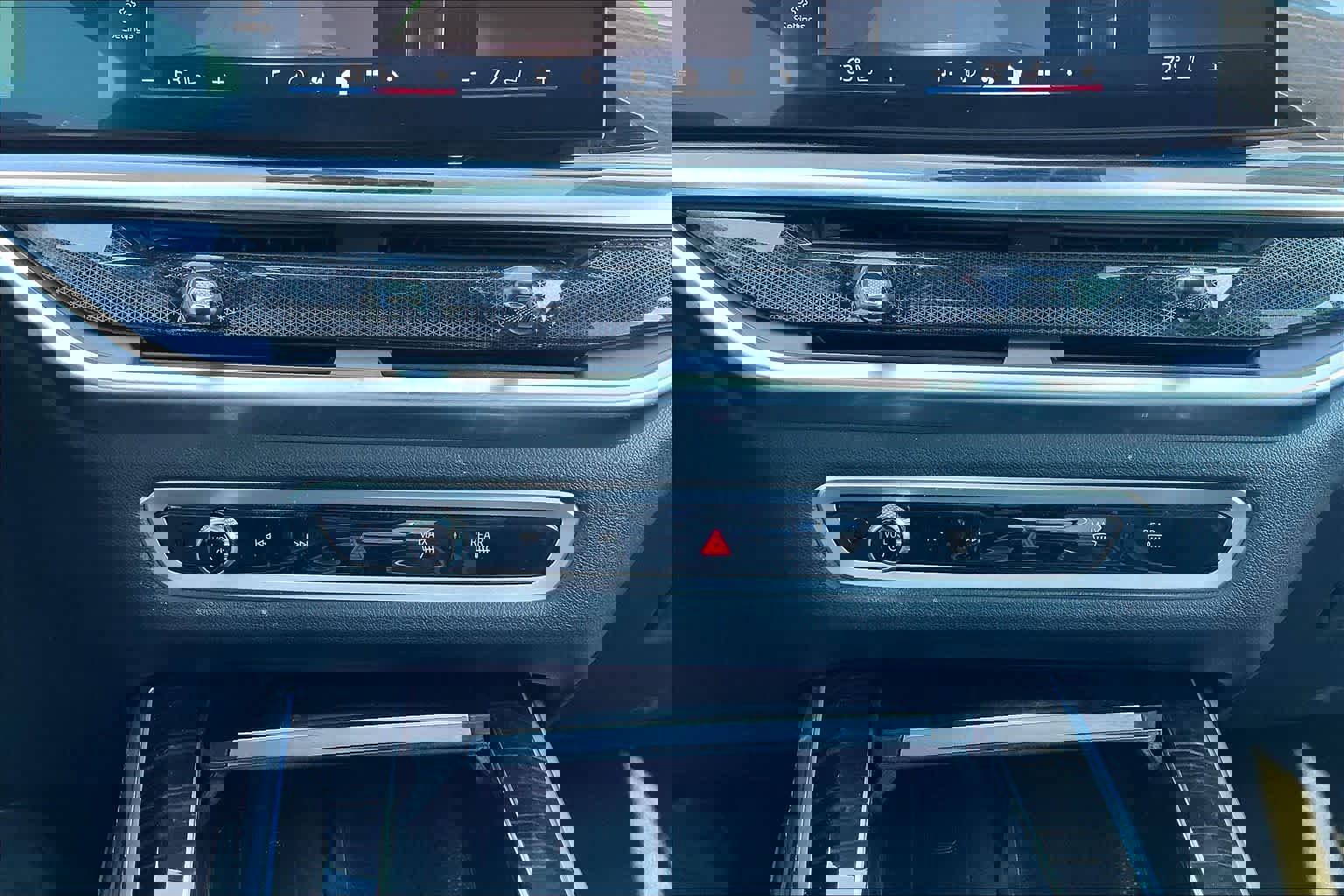 Used 2025 BMW X5 xDrive50e w/ Premium Package image 37