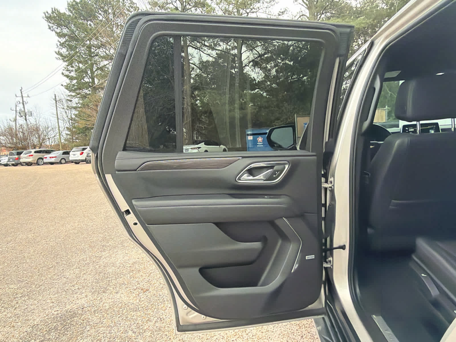 Used 2024 Chevrolet Tahoe LT AWD/4WD image 32