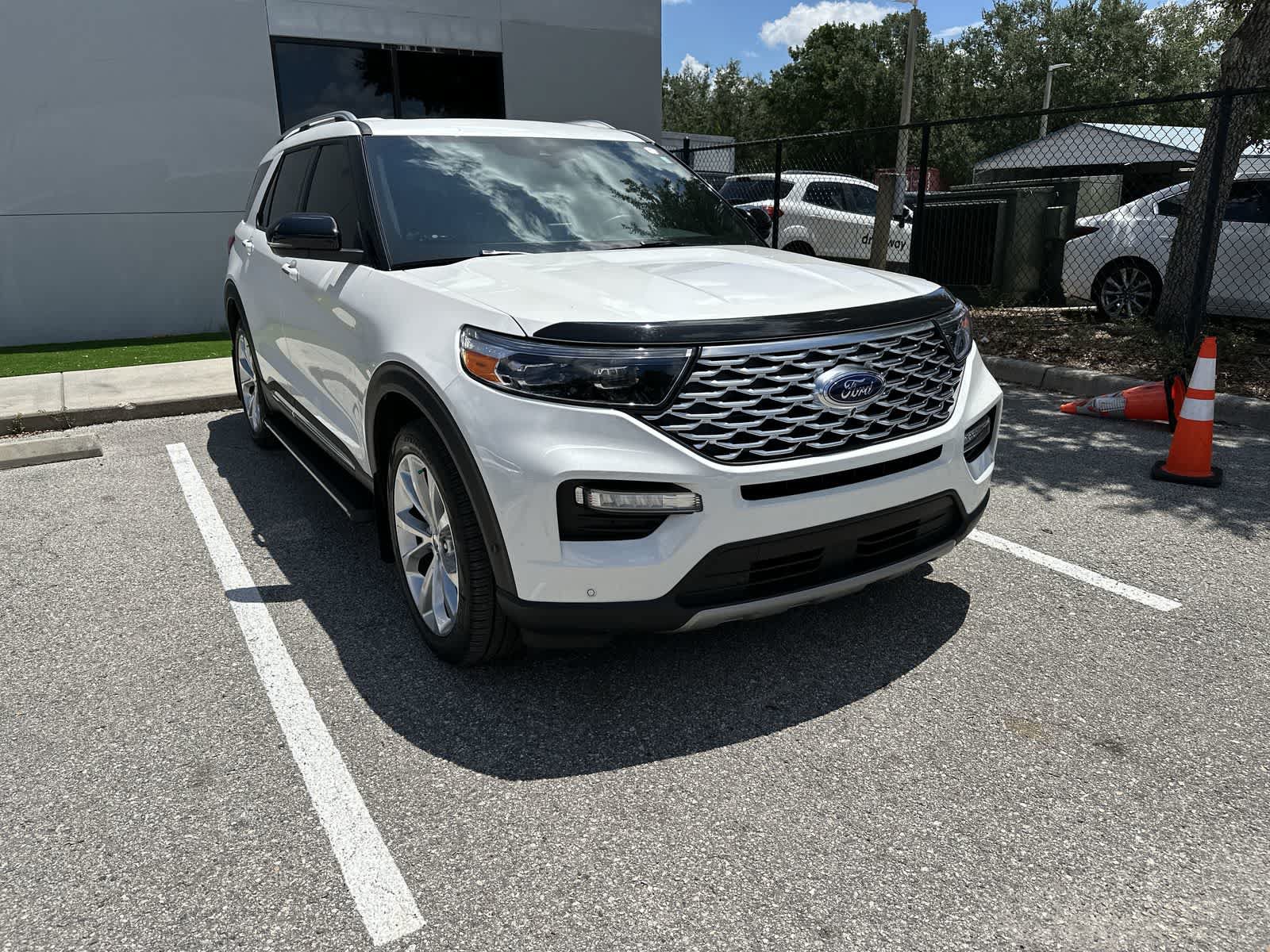 Used 2022 Ford Explorer Platinum w/ Equipment Group 601A AWD/4WD image 11