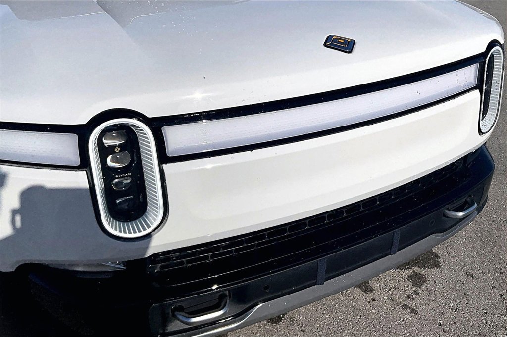 Used 2024 Rivian R1S Adventure image 30